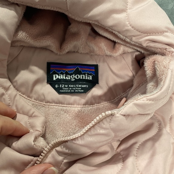 Patagonia snowsuit 6-12 mo (runs large) - Picture 2 of 3